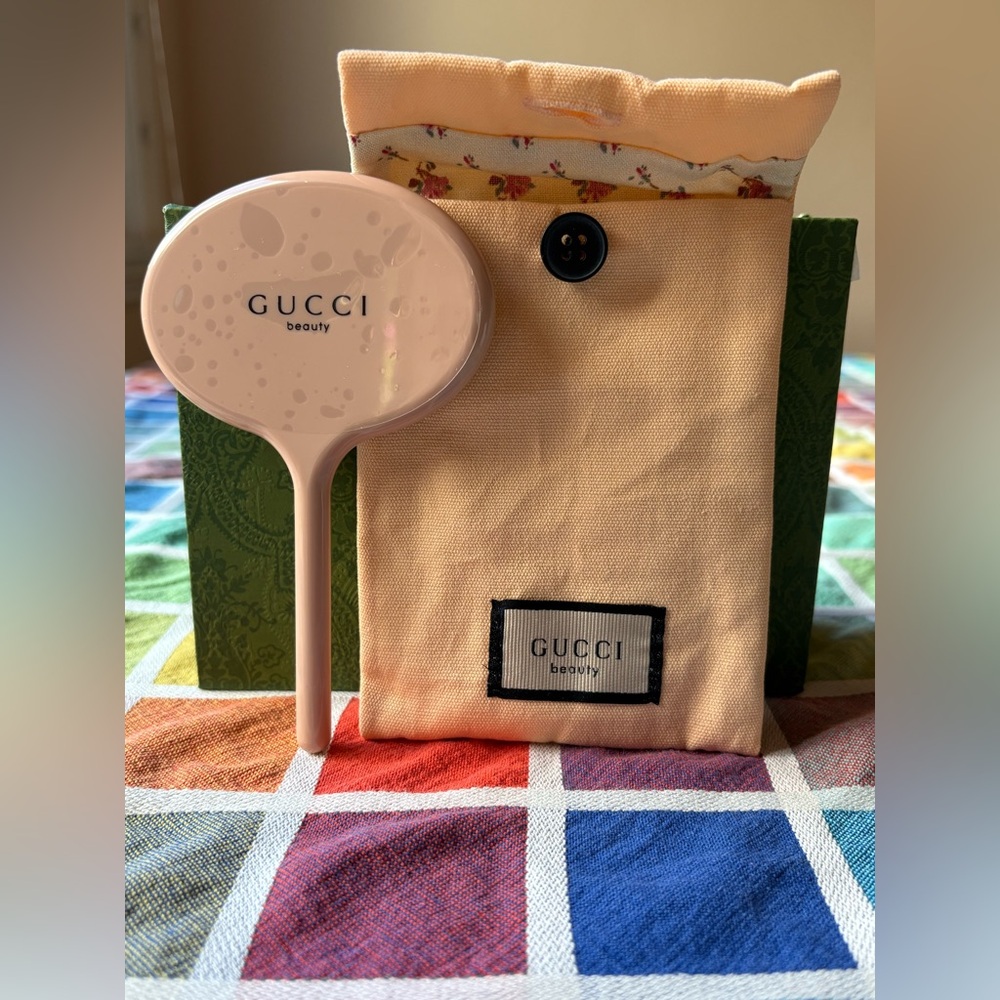 🪞 GUCCI BEAUTY  HAND MIRROR WITH FLORAL POUCH 🪞 NWOT 🪞